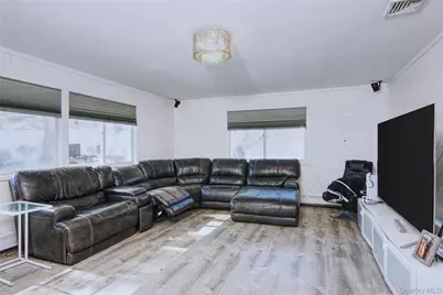 8 Croydon Avenue, Ronkonkoma, NY 11779 - Photo 13