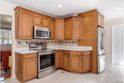 39 Fallen Leaf Road, Holbrook, NY 11741 - Photo 9