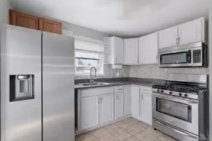 287 43rd St, Lindenhurst, NY 11757 - Photo 5