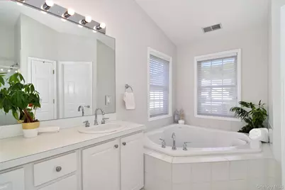 120 Tradition Court, White Plains, NY 10603 - Photo 21
