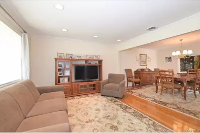 586 Seaford Avenue, Massapequa, NY 11758 - Photo 7