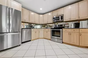 10 Rita Dr, Mount Sinai, NY 11766 - Photo 5