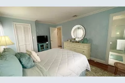 322 Grover Avenue N, Massapequa Park, NY 11762 - Photo 21