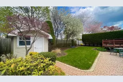322 Grover Avenue N, Massapequa Park, NY 11762 - Photo 41