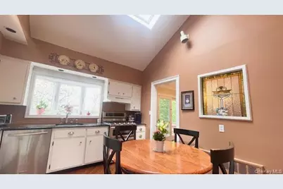 322 Grover Avenue N, Massapequa Park, NY 11762 - Photo 17