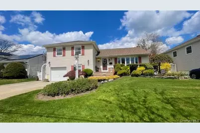 322 Grover Avenue N, Massapequa Park, NY 11762 - Photo 5