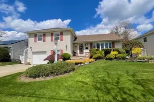 322 Grover Ave N, Massapequa Park, NY 11762 - Photo 5