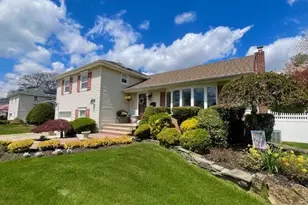 322 Grover Ave N, Massapequa Park, NY 11762 - Photo 3
