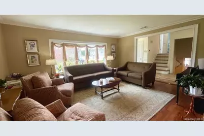 322 Grover Avenue N, Massapequa Park, NY 11762 - Photo 11