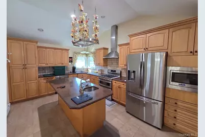 737 Pleasant Avenue, Westbury, NY 11590 - Photo 3