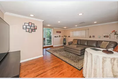 41 Eaton Road, Syosset, NY 11791 - Photo 11