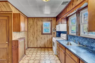 25 N Washington Avenue, Centereach, NY 11720 - Photo 5
