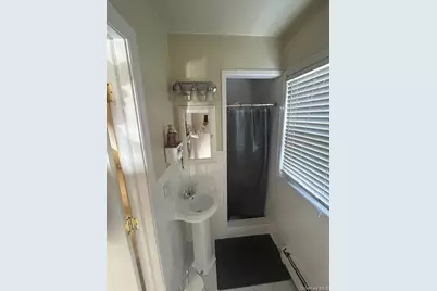 40 South Bayles Avenue #Upper, Port Washington, NY 11050 - Photo 5