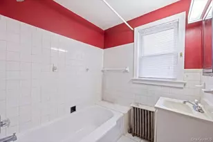 8 Geyser Pl, White Plains, NY 10607 - Photo 13