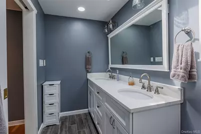 10 Irvinlee Place, East Northport, NY 11731 - Photo 21