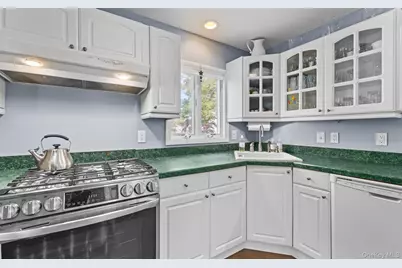 25 Bay 3rd Street, Islip, NY 11751 - Photo 9