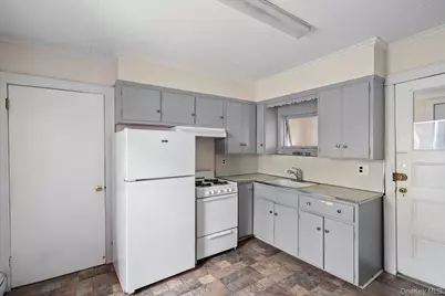 216 Elizabeth Street, Inwood, NY 11096 - Photo 5