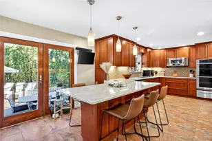 2 Crest Hollow Ln, Albertson, NY 11507 - Photo 9