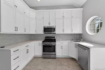 117 Winding Ridge Road, White Plains, NY 10603 - Photo 9