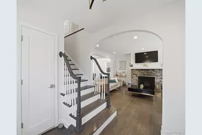 30 Rossmore Avenue, Bronxville, NY 10708 - Photo 3