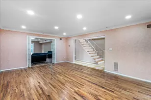 418 Old Courthouse Rd, Manhasset Hills, NY 11040 - Photo 15