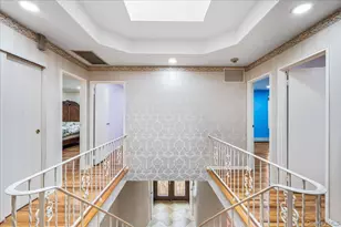 418 Old Courthouse Rd, Manhasset Hills, NY 11040 - Photo 31