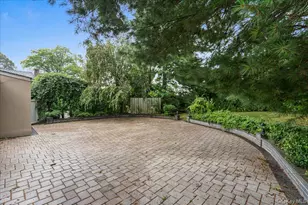 418 Old Courthouse Rd, Manhasset Hills, NY 11040 - Photo 35