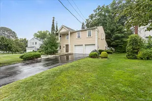 418 Old Courthouse Rd, Manhasset Hills, NY 11040 - Photo 3