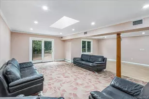418 Old Courthouse Rd, Manhasset Hills, NY 11040 - Photo 13