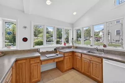 46 Cardoza Avenue, Mohegan Lake, NY 10567 - Photo 9
