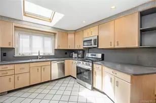 1018 Cottage Pl, Baldwin, NY 11510 - Photo 11