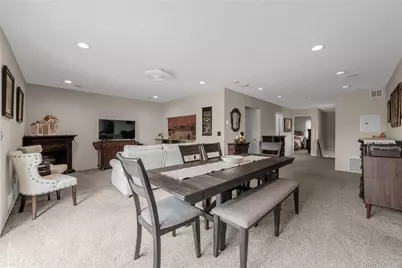 41 Cambridge Drive W, Copiague, NY 11726 - Photo 5