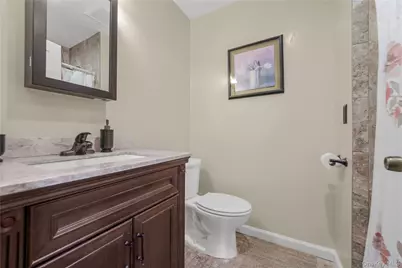41 Cambridge Drive W, Copiague, NY 11726 - Photo 17