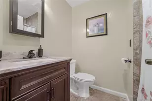 41 Cambridge Dr W, Copiague, NY 11726 - Photo 17