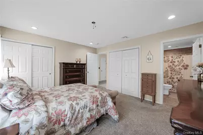 41 Cambridge Drive W, Copiague, NY 11726 - Photo 13