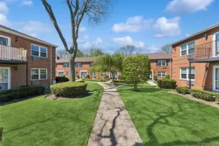 323 Hicksville Rd, Bethpage, NY 11714 - Photo 15