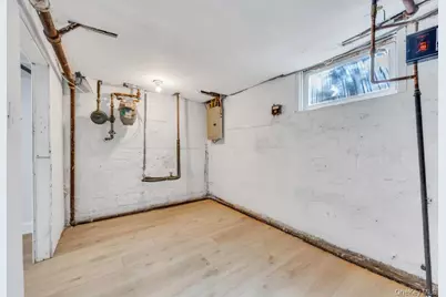 577 Lowell Street, Westbury, NY 11590 - Photo 37