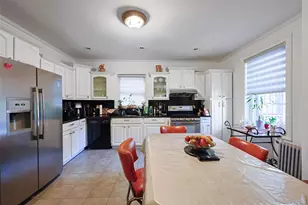 32-25 30th St, Astoria, NY 11106 - Photo 11