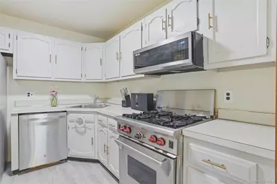 198 Doxbury Lane, Suffern, NY 10901 - Photo 3