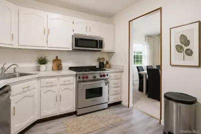 198 Doxbury Lane, Suffern, NY 10901 - Photo 1