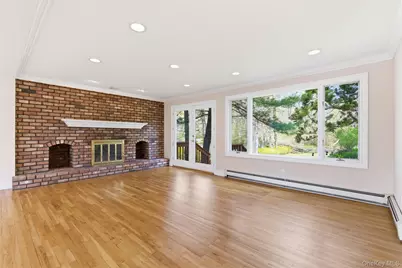 20 Hemingway Drive, Dix Hills, NY 11746 - Photo 11