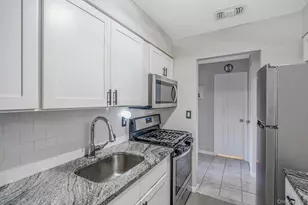 201 Lake Pointe Cir, Middle Island, NY 11953 - Photo 13
