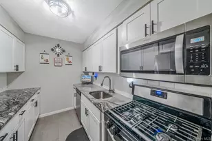 201 Lake Pointe Cir, Middle Island, NY 11953 - Photo 11