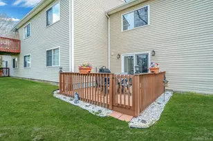 201 Lake Pointe Cir, Middle Island, NY 11953 - Photo 5