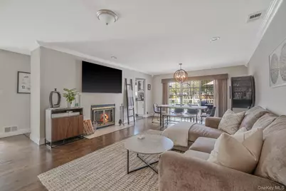 456 Village Oaks Lane, Babylon, NY 11702 - Photo 5
