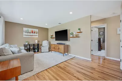 46 Sheldon Place, Commack, NY 11725 - Photo 5