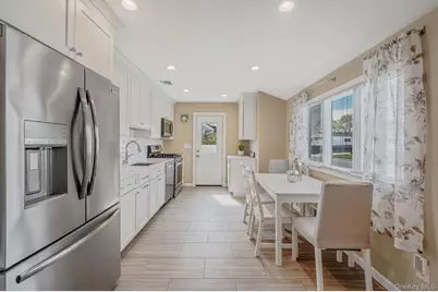 46 Sheldon Place, Commack, NY 11725 - Photo 7