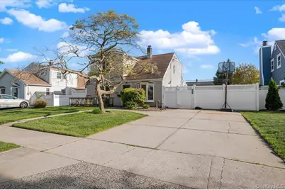 42 Haven Lane, Levittown, NY 11756 - Photo 3