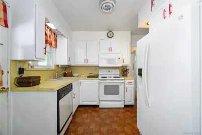 31 Kingston Avenue, Poughkeepsie, NY 12603 - Photo 7