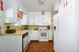 31 Kingston Ave, Poughkeepsie, NY 12603 - Photo 7